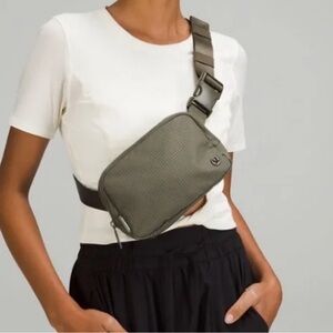 NWOT Lululemon Everywhere Belt Bag/ Color -Carob Brown/ Black Stripe